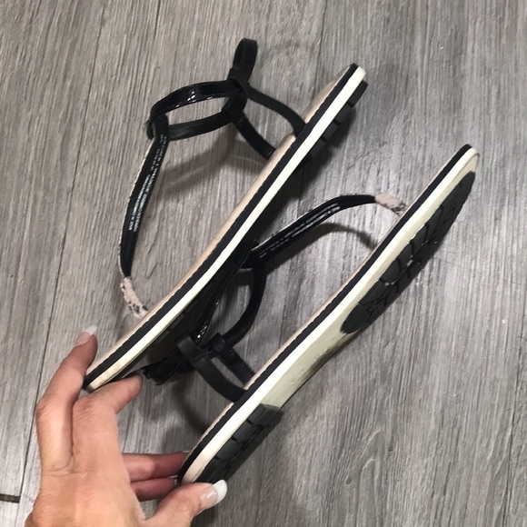 Clarks Black Patent Leather & Snakeskin Embossed Thong Style Sandals size 9 - Picture 6 of 8